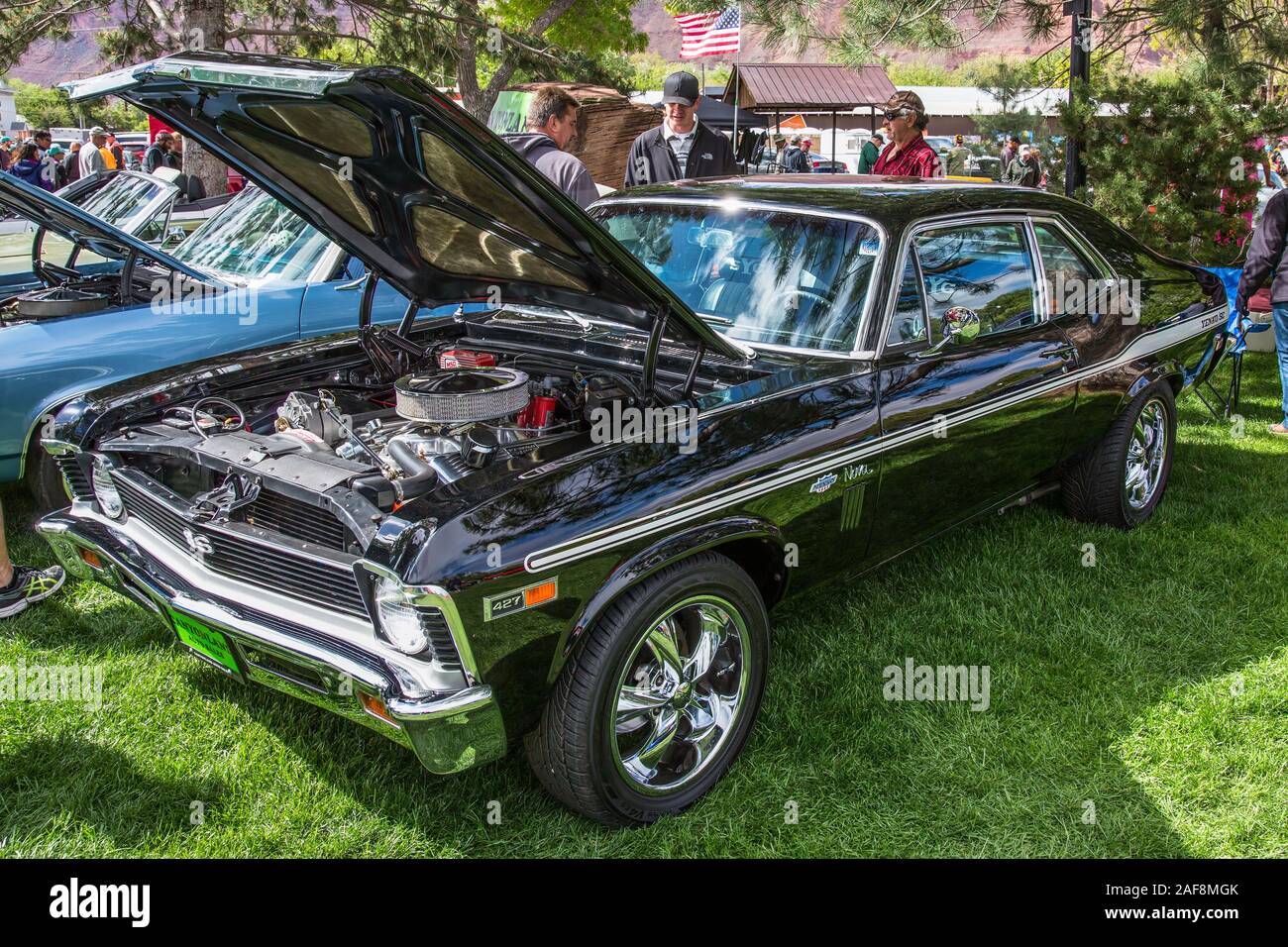 Una restaurata e modificata 1969 Yenko/SC Chevy Nova SS Super Sport in aprile azione Moab Car Show in Moab Utah. Foto Stock