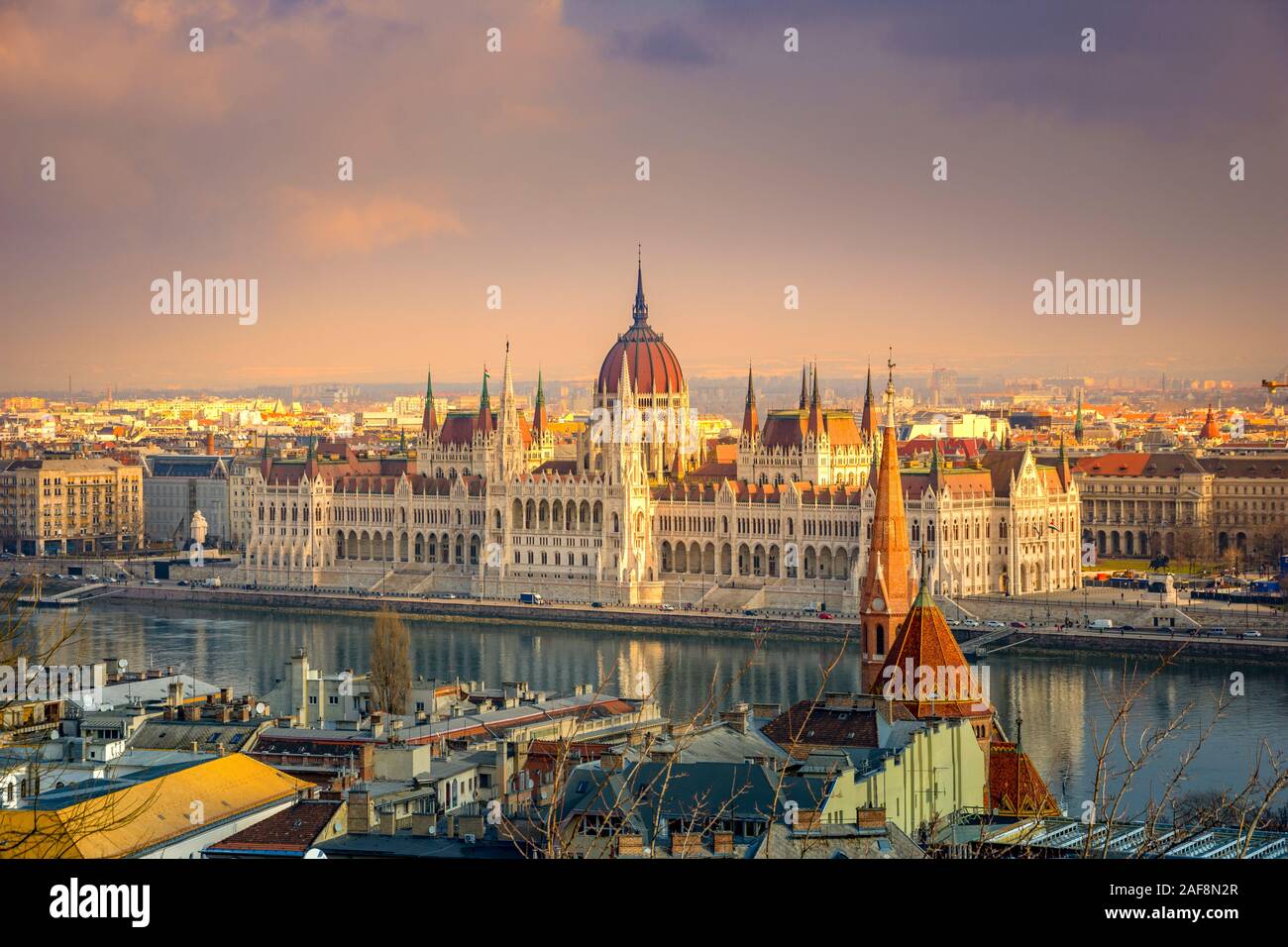 Vista della città di Budapest con il Danubio e il parlamento, Ungheria. Foto Stock