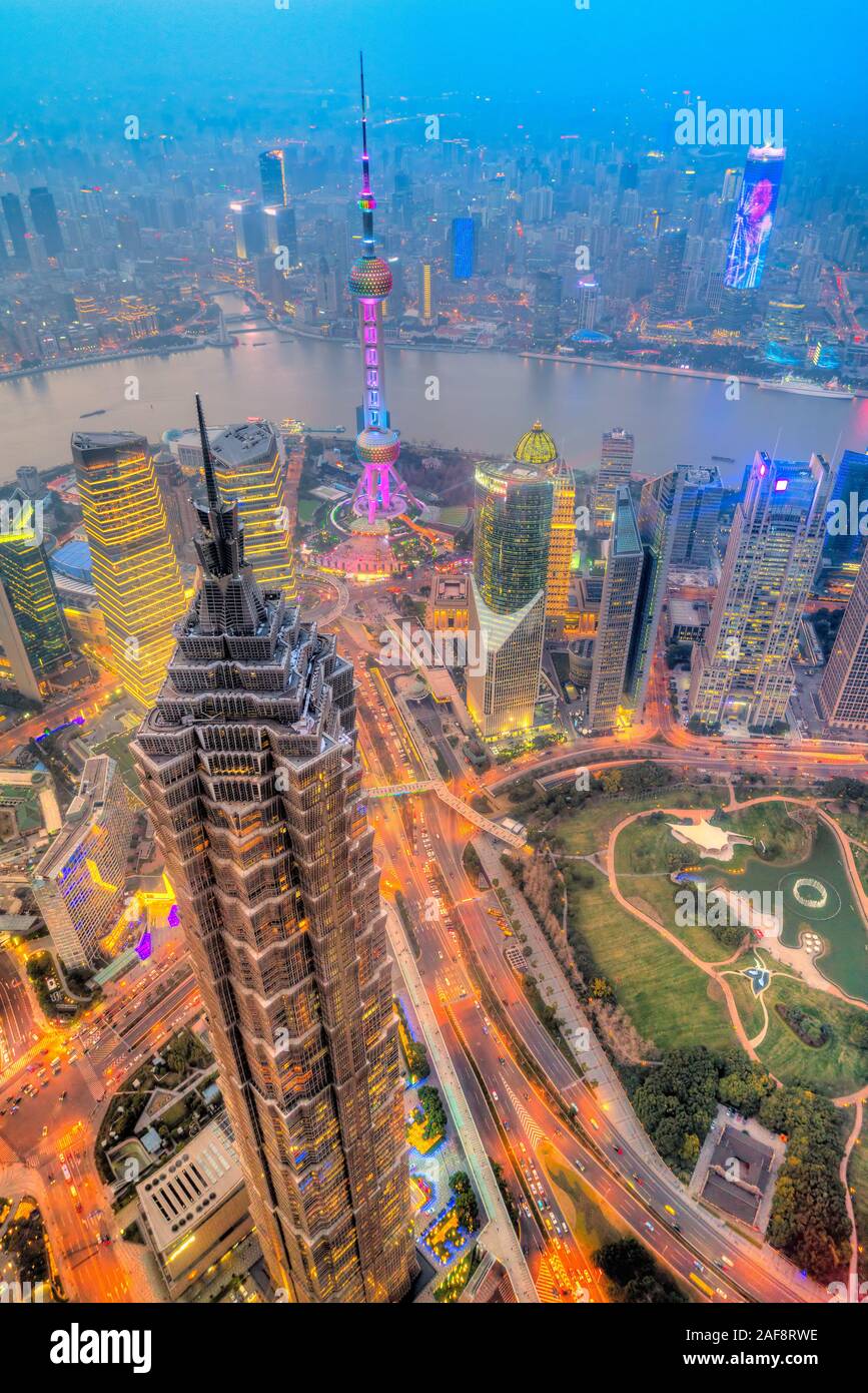 Shanghai skyline della città, vista aerea dei grattacieli di Pudong e il fiume Huangpu. Shanghai, Cina. Foto Stock