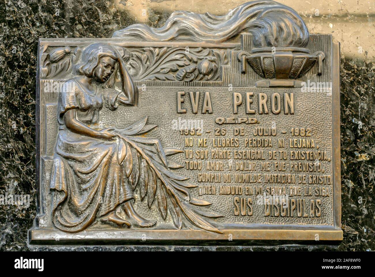 Tomba di pietra del Eva Peron al Cementario de la Recoleta a Buenos Aires, Argentina Foto Stock