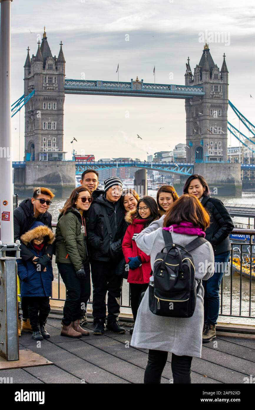 Il Tower Bridge, Thames, London, Regno Unito Foto Stock