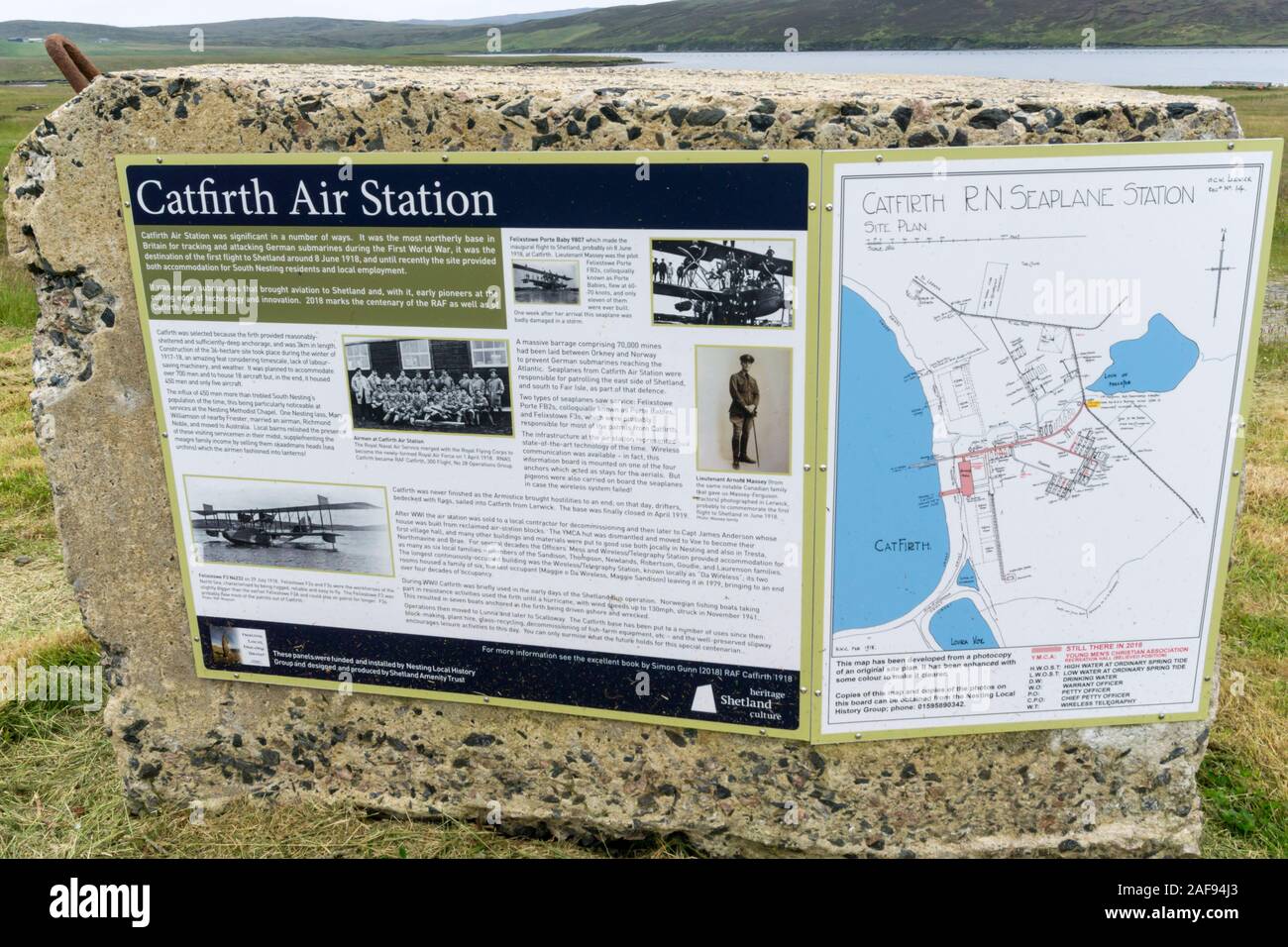 Il pannello delle informazioni a Catfirth Airfield, un ora in disuso remote flying boat base in Shetland aperto durante la Prima Guerra Mondiale. Foto Stock