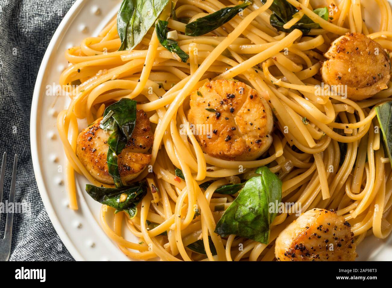 In casa smerlo italiano con pasta al sugo bianco Foto Stock