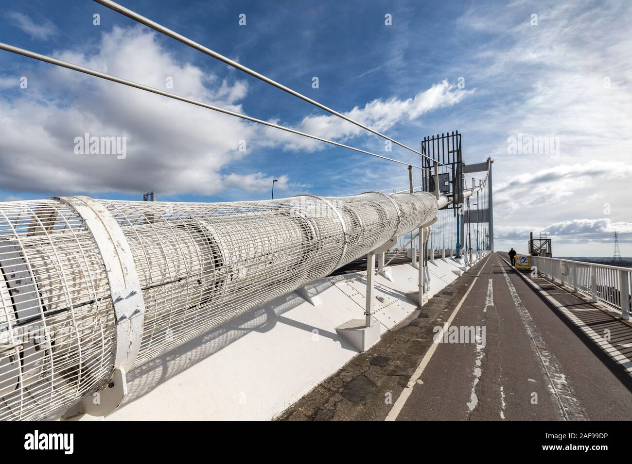 Protezione intorno cavi di sospensione, Severn attraversando ponte Vecchio, South Wales, Regno Unito Foto Stock