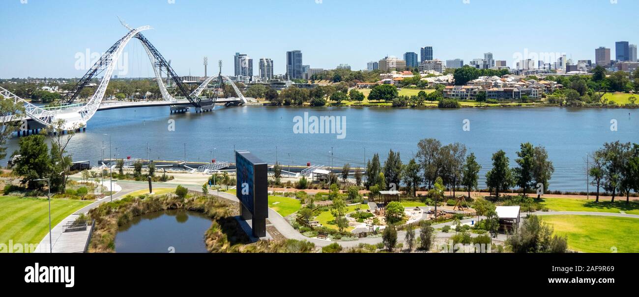 Ponte Matagarup un cavo di sospensione alloggiato passerella pedonale sul fiume Swan Perth Western Australia. Foto Stock