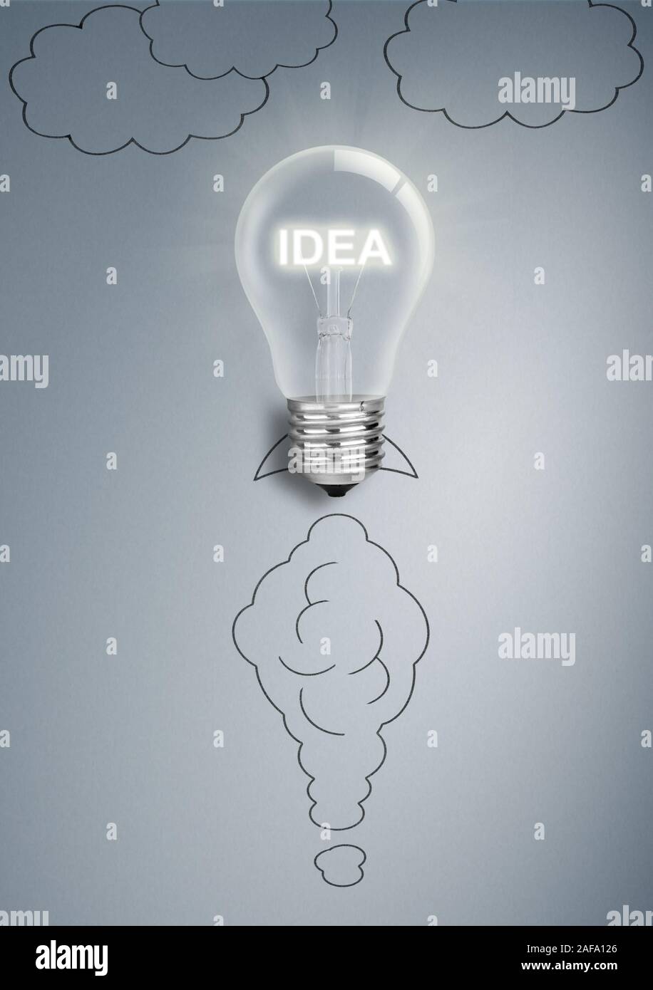 Idea di successo concetto, lampadina rocket start up Foto Stock