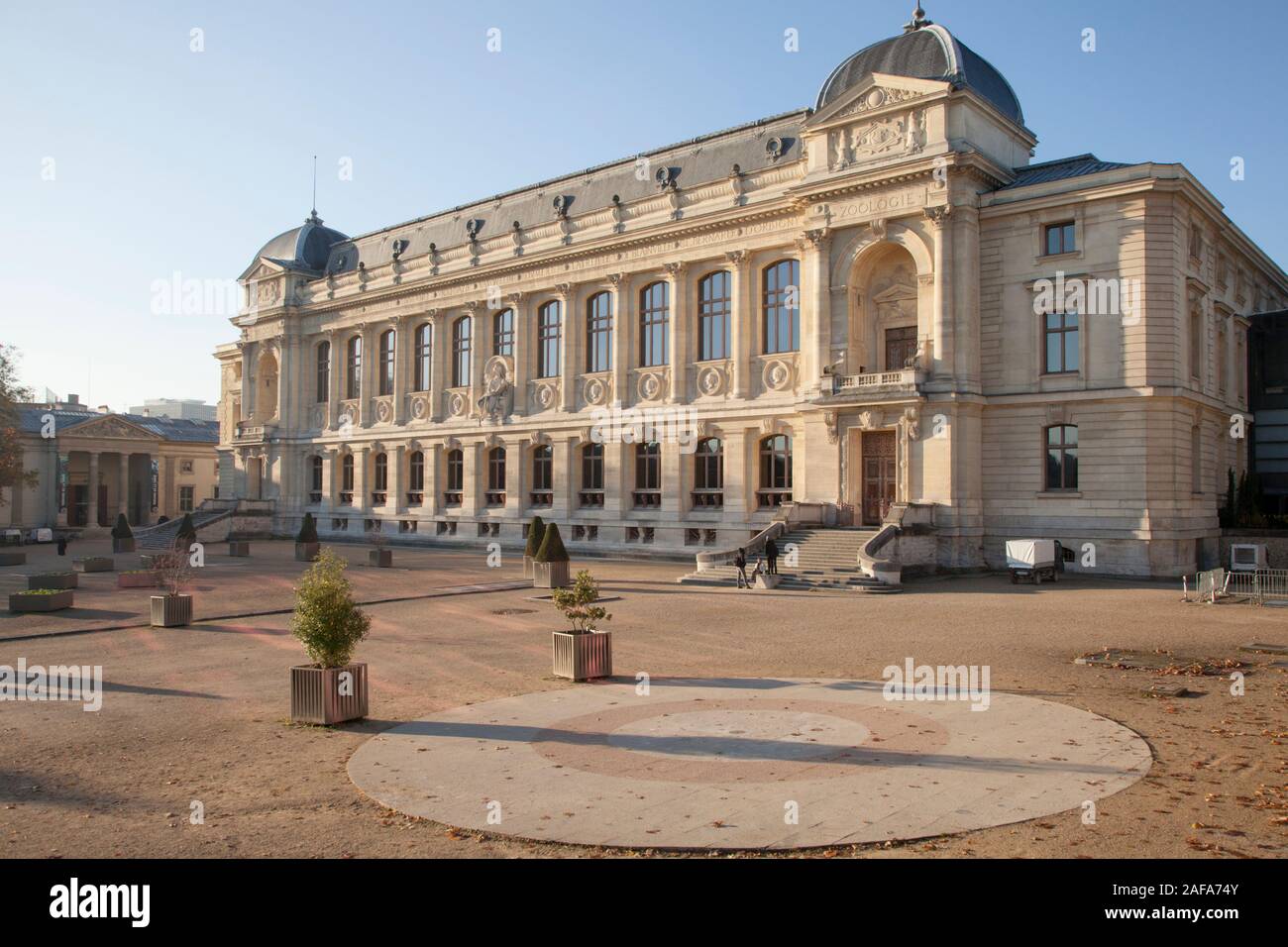 Edificio del XIX secolo di alloggiamento del Grand Gallery di evoluzione nel Jardin des Plantes, Parigi Foto Stock