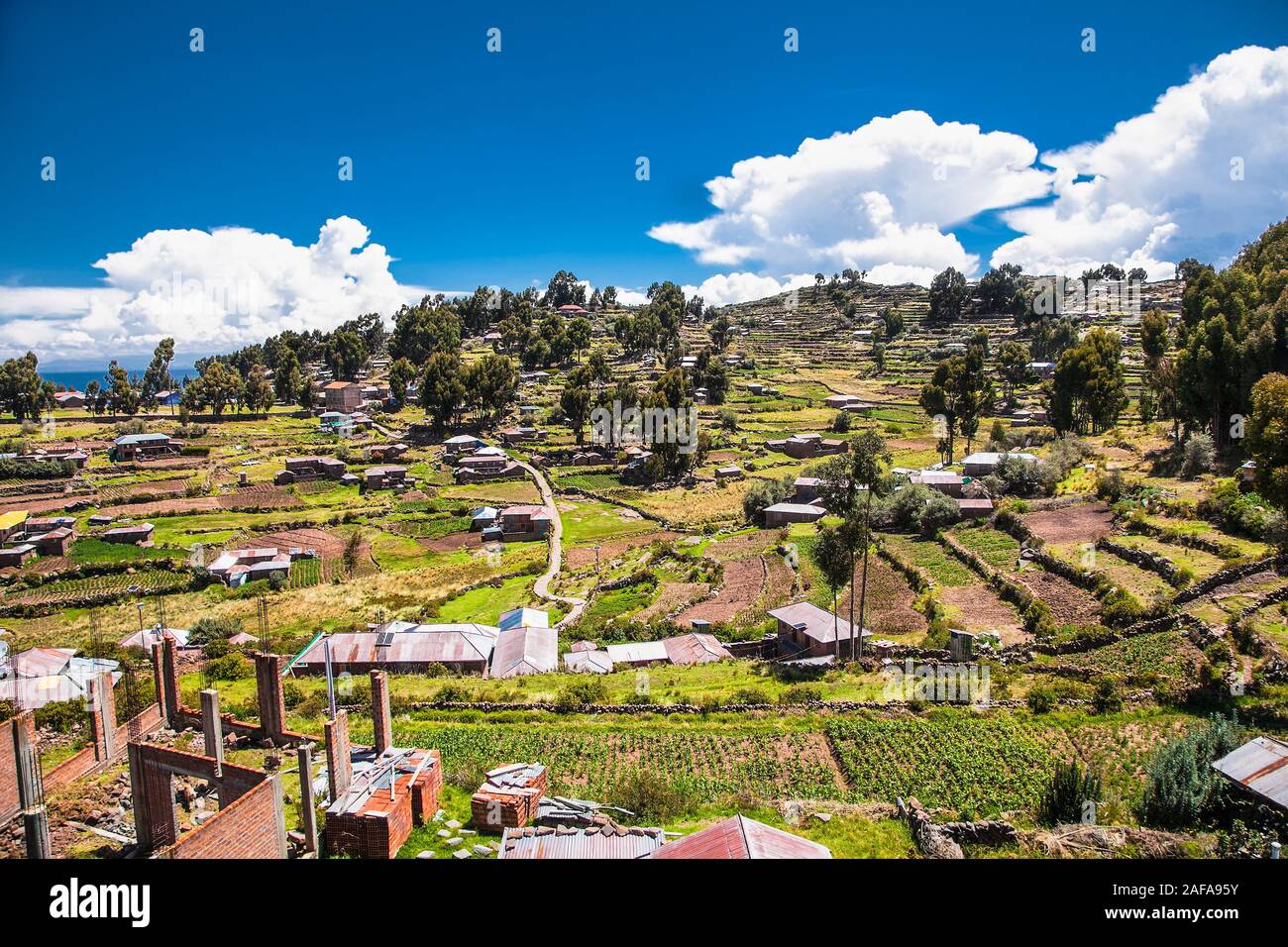 Villaggio sull'isola Taquile nel lago Titicaca, Perù. Sud America. Foto Stock