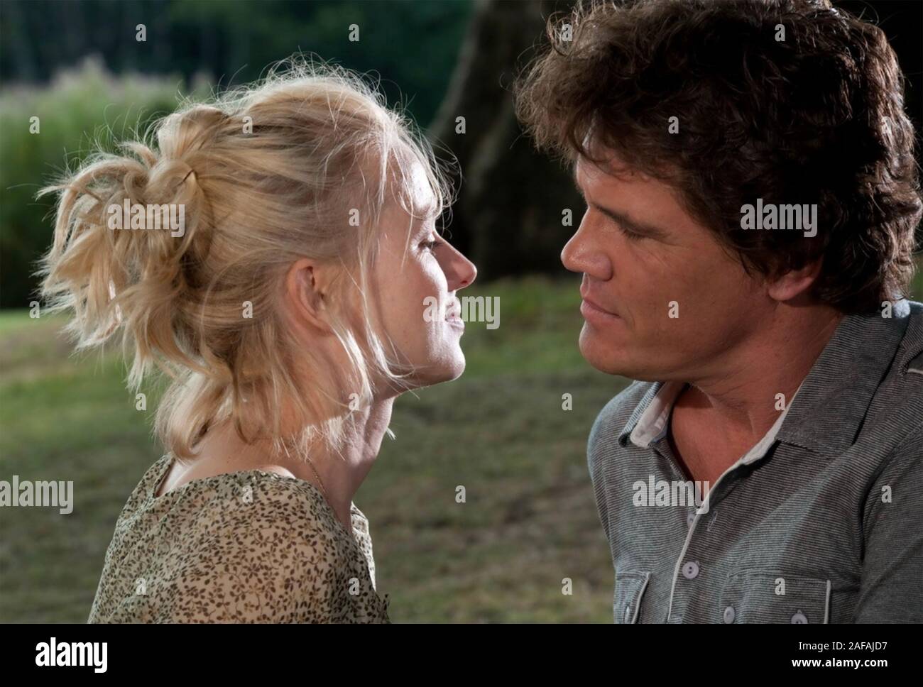 Incontrerete un TALL DARK STRANGER 2010 Sony Pictures classico film con Naomi Watts e Josh Brolin Foto Stock