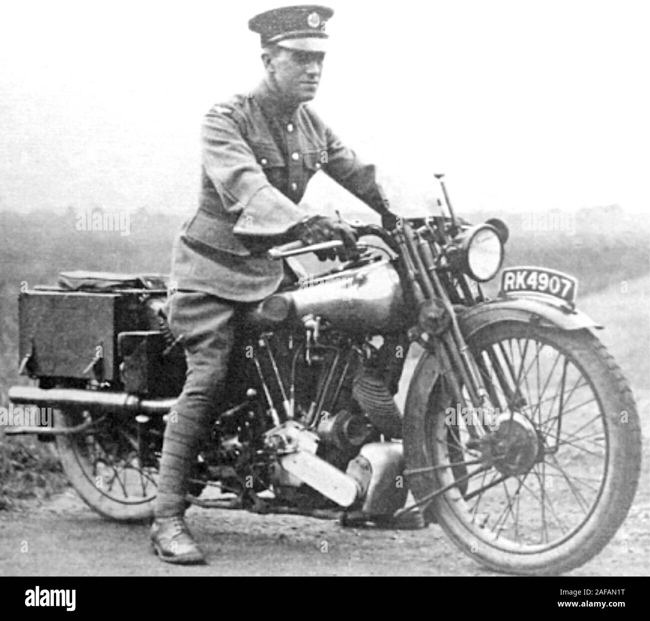 T.E.LAWRENCE (1888-1935) armata inglese officer, Diplomat, archeologo, scrittore circa 1925 sul suo Brough Superior SS100 che ha soprannominato George V Foto Stock
