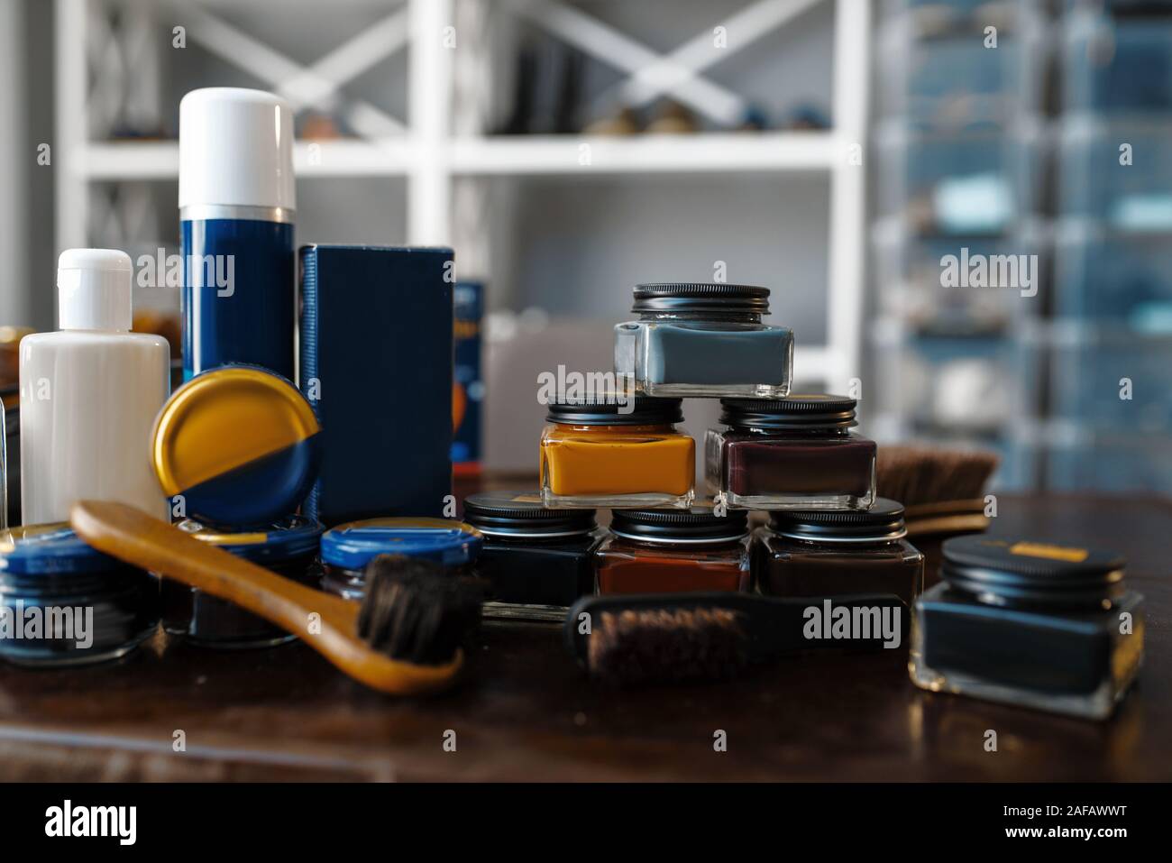 Prodotti di cura e manutenzione, calzature Servizi di riparazione Foto Stock