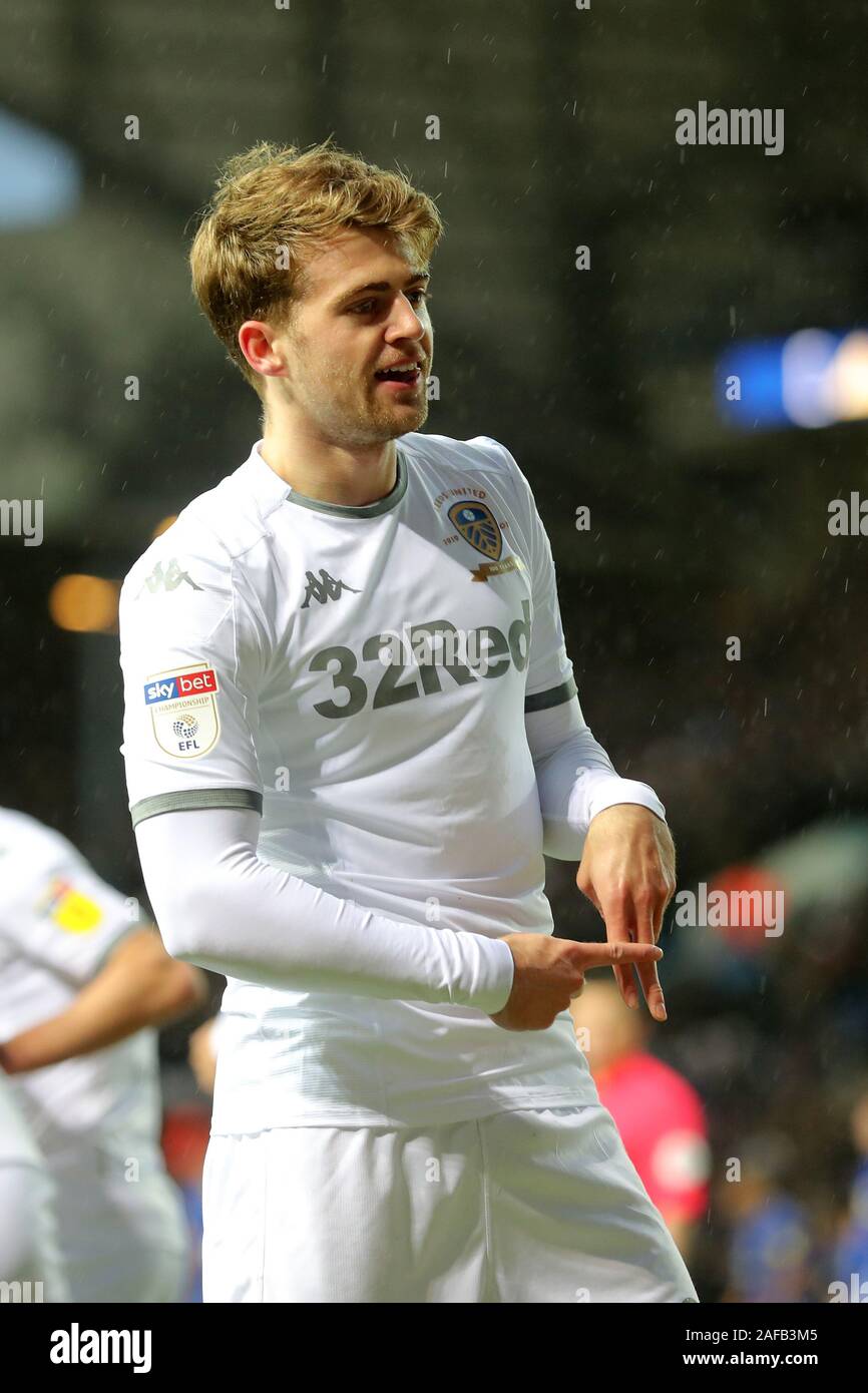 Leeds United Patrick Bamford punteggio celebra il suo lato il secondo obiettivo del gioco durante il cielo di scommessa match del campionato a Elland Road, Leeds. Foto Stock