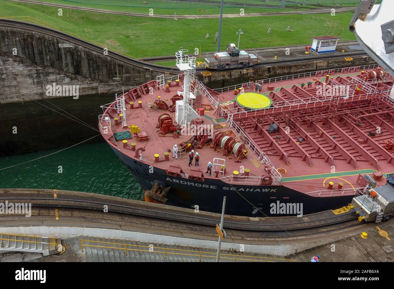 Panama - 11/6/19: una vista di un oil chemical freighter nave chiamata l'Ardmore Seahawk passando attraverso il canale di Panama. Foto Stock