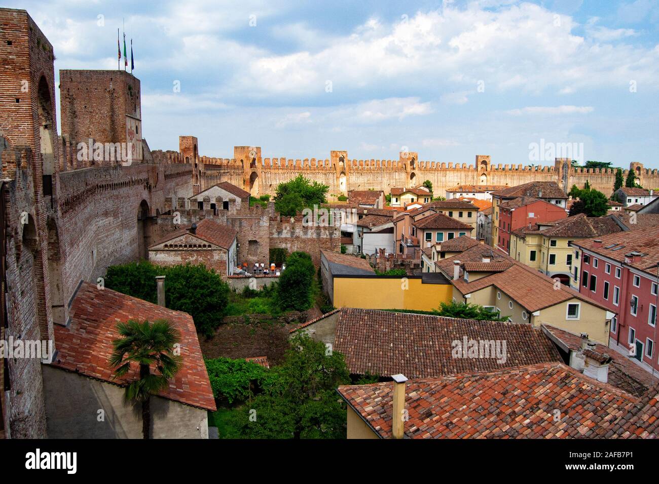 Le mura della città di Montagnana, Padova, nel nord Italia, la fortificazione medioevale surraunds tutti la vecchia città storica Foto Stock