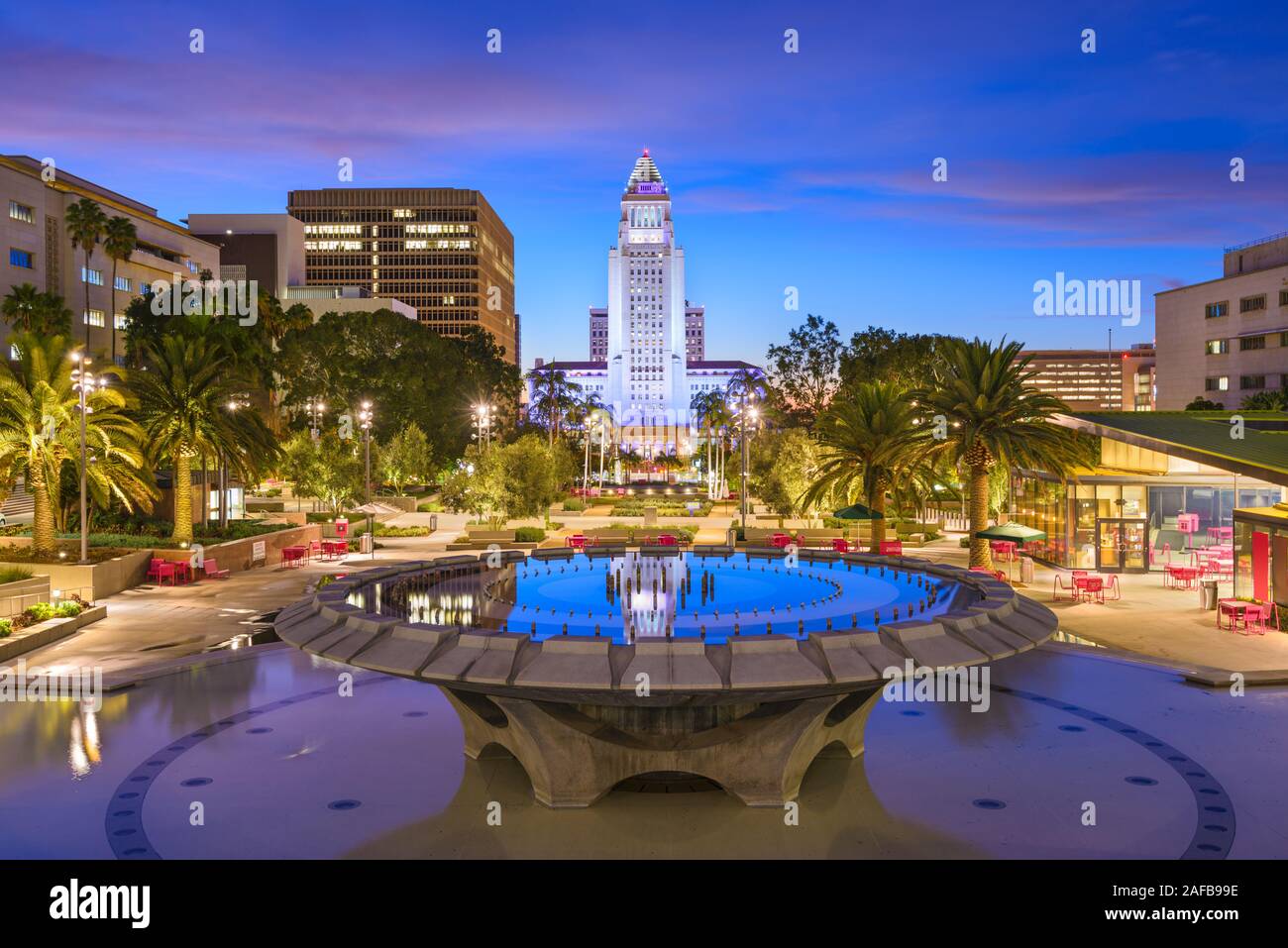 Los Angeles, California, Stati Uniti d'America cityscape presso il municipio al crepuscolo. Foto Stock