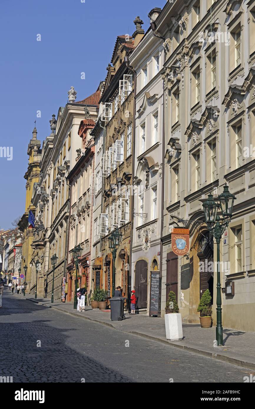 Haeuser historische und Fassaden auf der Kleinseite , Prag, Tschechien, Europa, Boehmen Foto Stock