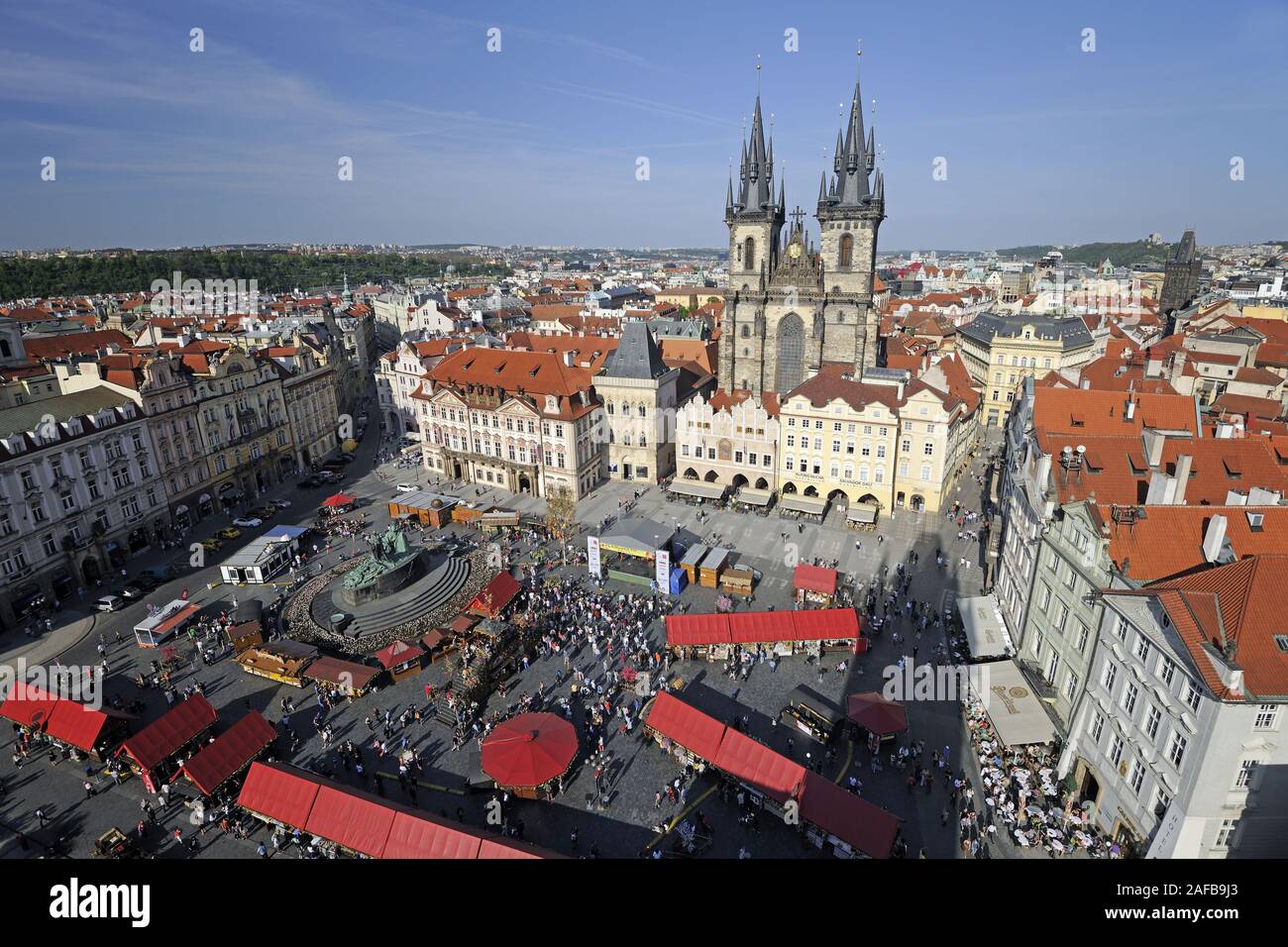 Blick vom Rathausturm ueber den Altstaedter anello, Altstadt von Prag, Tschechische Republik, Europa Foto Stock