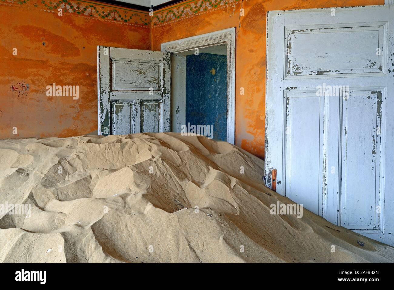 Afrika, Namibia, Kolmannskuppe, Verlasse Haeuser voll sabbia Foto Stock