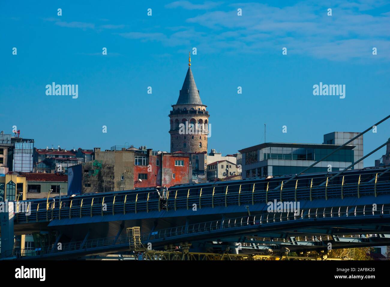 Istanbul, Turchia. Novembre 21, 2019. Istanbul City View, Torre Galata (Galata Kulesi) e Metro Bridge Foto Stock