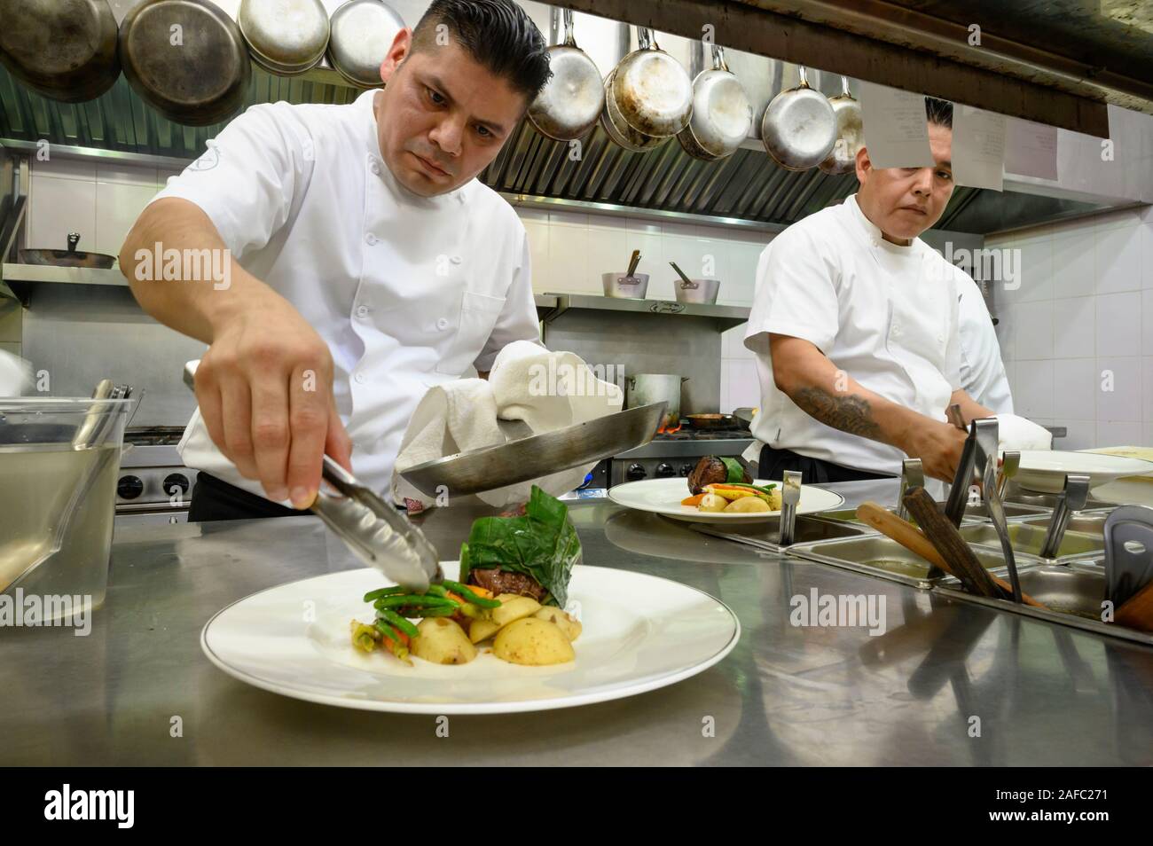 Ristorante Iguana Executive Chef Gesù finitura Suastegui Angus Filet entree; Casa Kimberly, Puerto Vallarta, Jalisco, Messico. Foto Stock