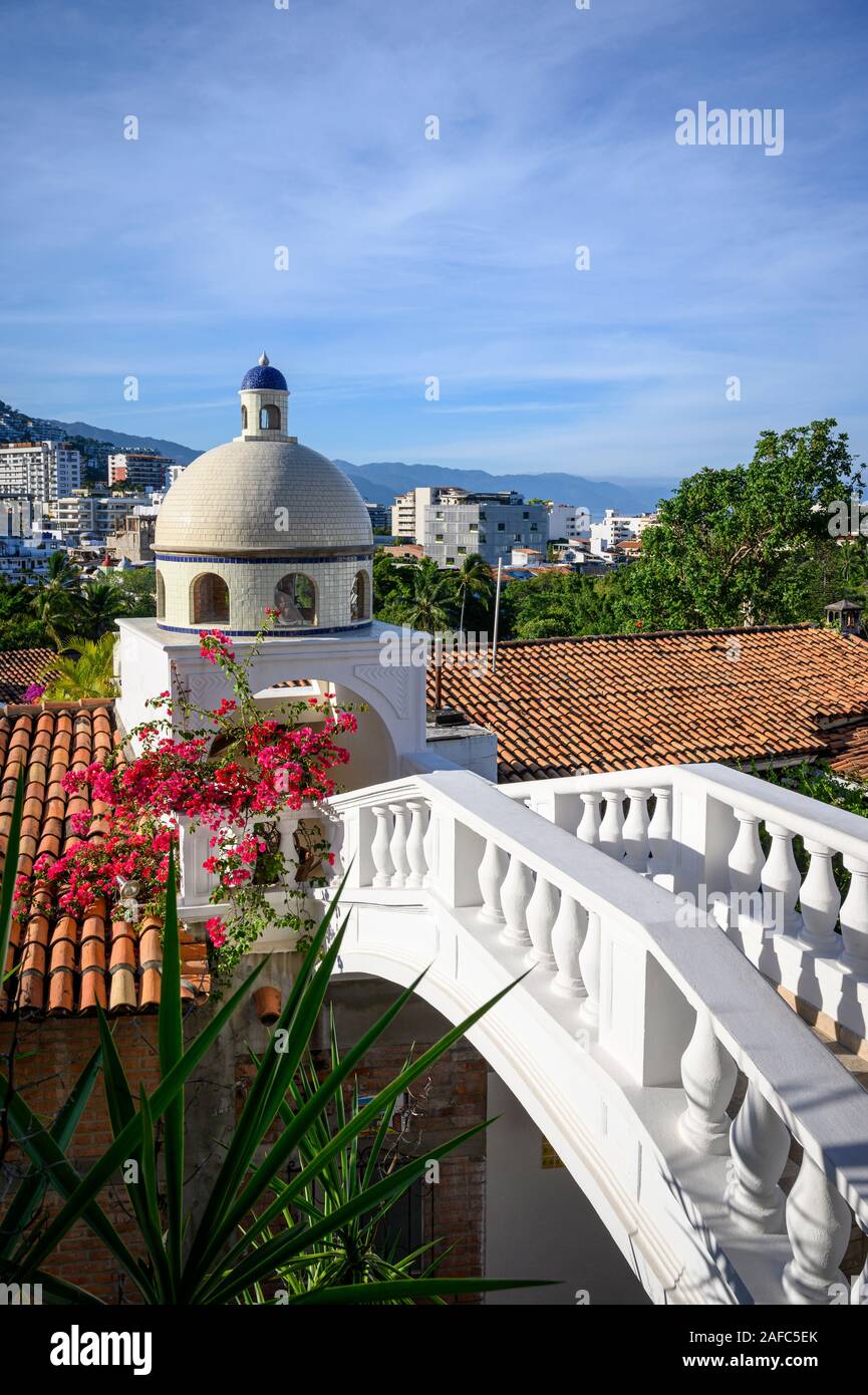 Puente del Amor (Ponte dell'Amore) e cupola a Casa Kimberly, Puerto Vallarta, Jalisco, Messico. Foto Stock
