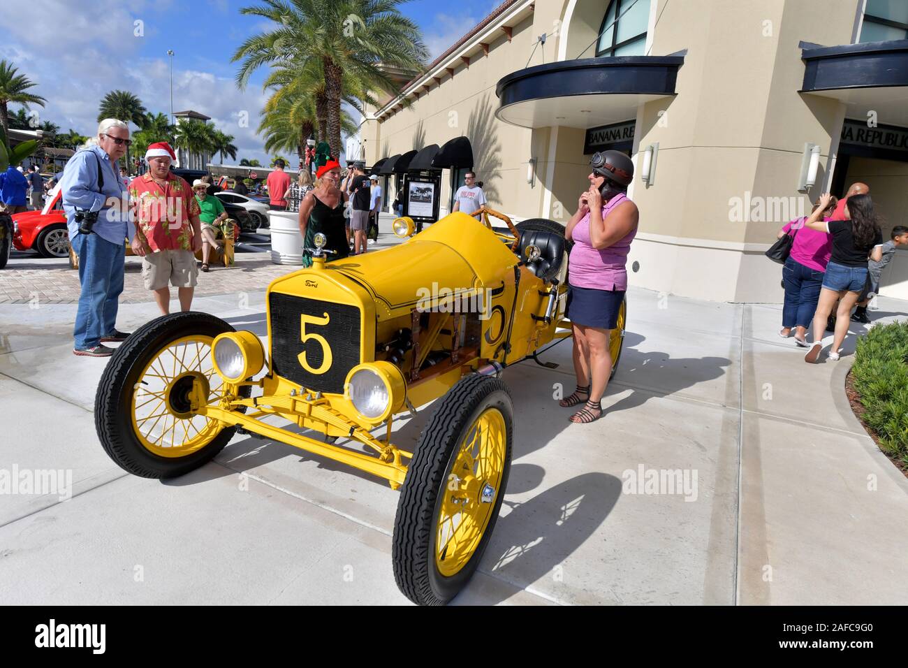 PEMBROKE Pines, FL - 14 dicembre: Super Car Sabato Florida con incredibile lusso, Sport, Classic, esotico, Super e Hyper vetture. Ogni secondo sabato del mese. Portato a voi da Lamborghini Broward, una divisione di Warren Henry Auto Group il 14 dicembre 2019, a 527 SW 145Terrazza, Pembroke Pines, Florida 33330 in Pembroke Pines, Florida Persone: atmosfera Credito: tempeste Media Group/Alamy Live News Foto Stock