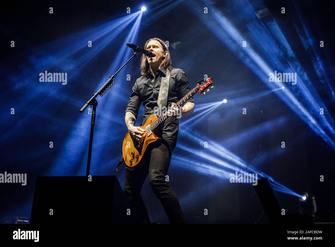 Nottingham, Regno Unito. Xiv Dic, 2019. Myles Kennedy degli Alter Bridge si esibisce dal vivo sul palco del Motorpoint Arena di Nottingham, UK. Credito: Andy Gallagher/Alamy Live News Foto Stock