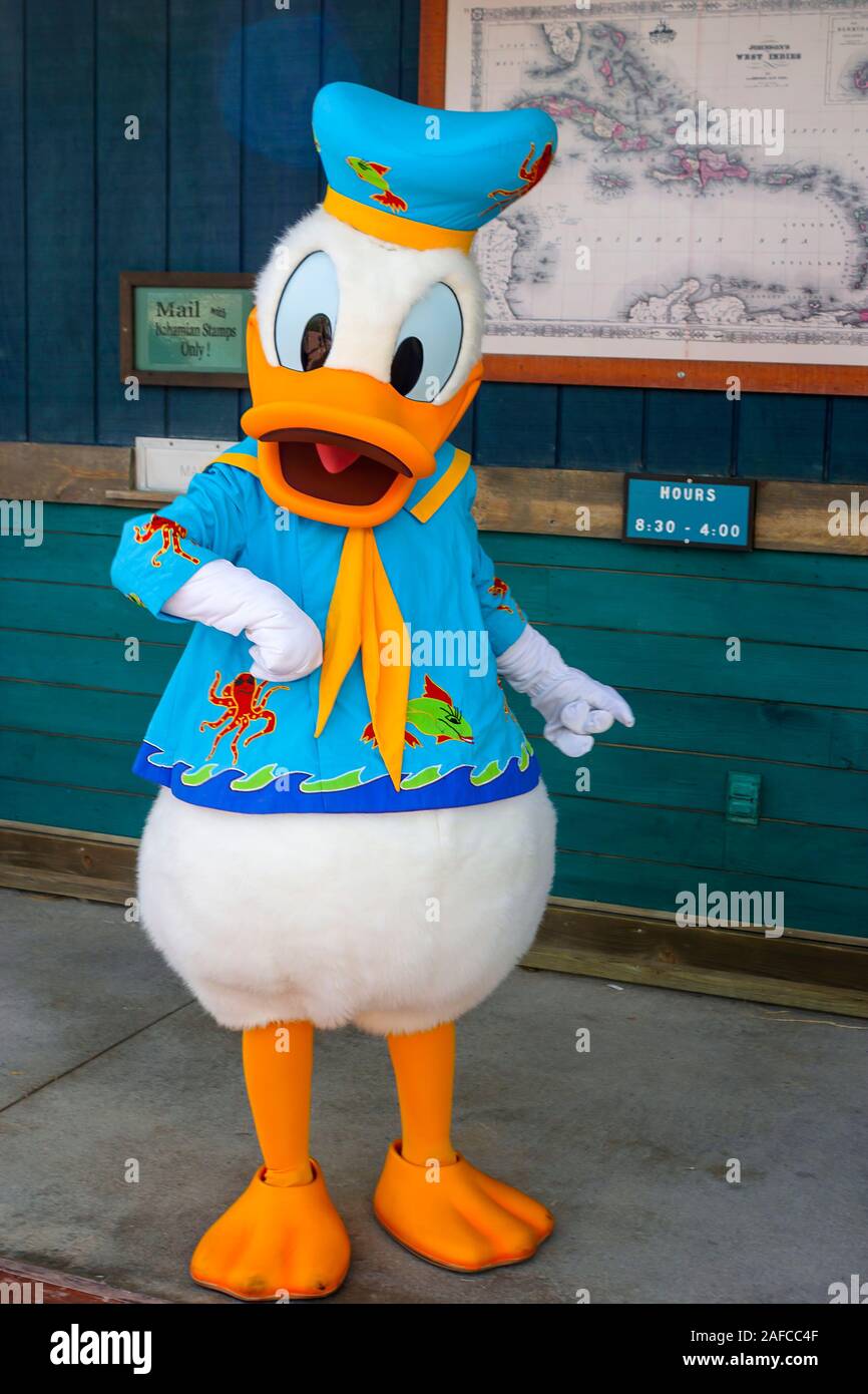 Donald Duck personaggio su Castaway Cay, un isola privata nelle Bahamas per  Disney Cruise Line navi, vicino a Great Abaco isola dei Caraibi Foto stock  - Alamy