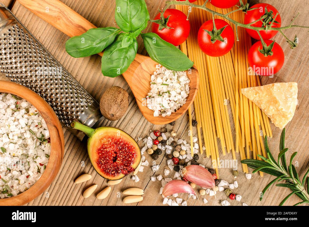 Ingredienti diversi per la cucina italiana Foto Stock