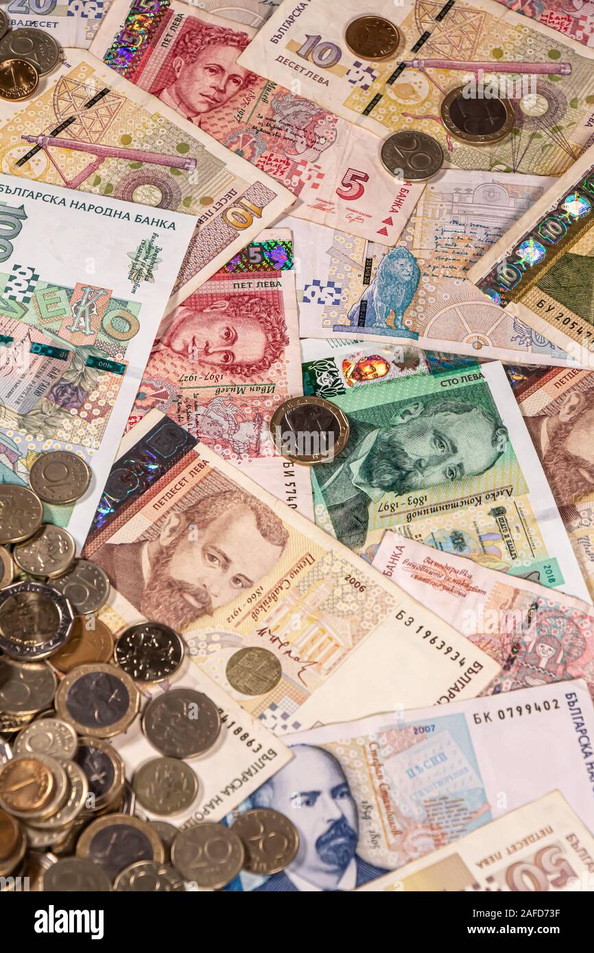 Una composizione di lev bulgaro le banconote e le monete in euro che fornisce numerose opzioni per essere usato per illustrare argomenti come business, bancario, media ecc. Foto Stock