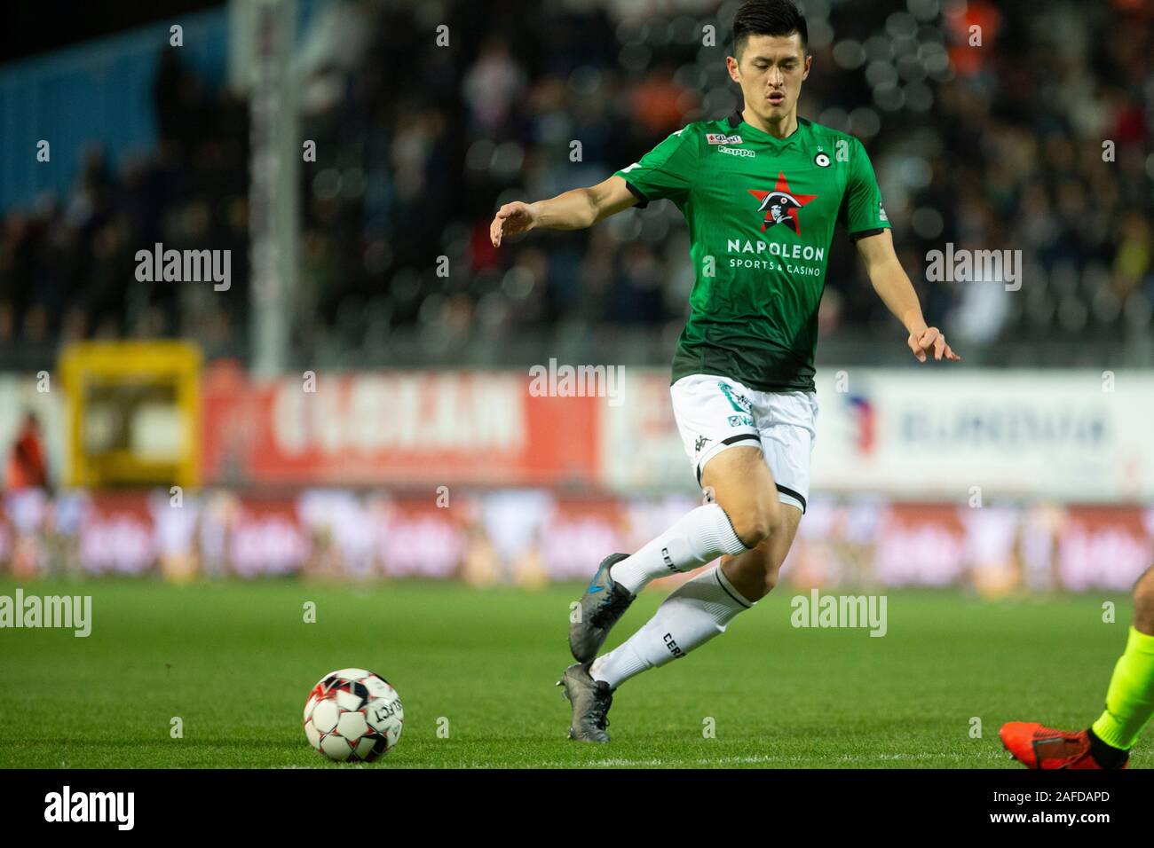 CHARLEROI, Belgio - 14 dicembre: Naomichi Ueda del Cercle durante la Jupiler Pro League Match Day 19 tra Sporting Charleroi e Cercle Brugge su dicembre 14, 2019 in Charleroi Stade du Pays de Charleroi, Belgio. (Foto di Frank Abbeloos/Isosport) Credito: Pro scatti/Alamy Live News Foto Stock