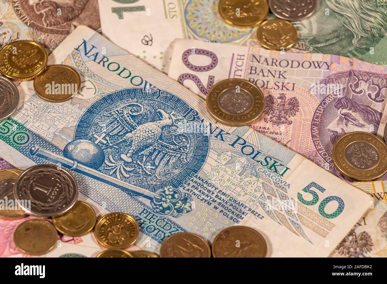 Zloty polacco. PLN banconote e monete che fornisce numerose opzioni per essere usato per illustrare argomenti come business, bancario, media, presentazioni ecc. Foto Stock