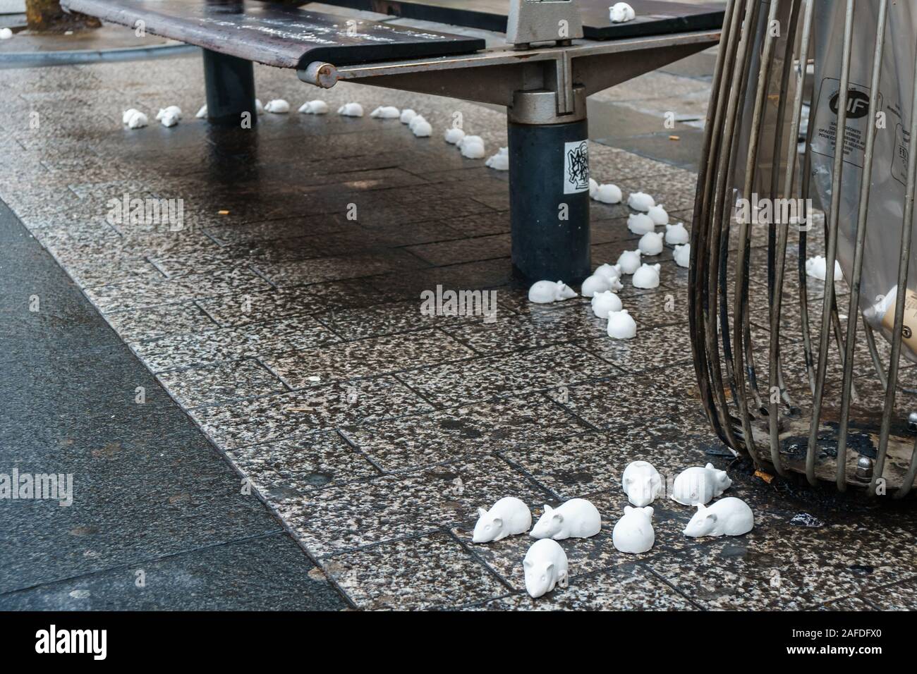 Parigi, Francia - 20.01.2019: gesso topi per le strade di Parigi. azione contro i roditori. Animali. Foto Stock