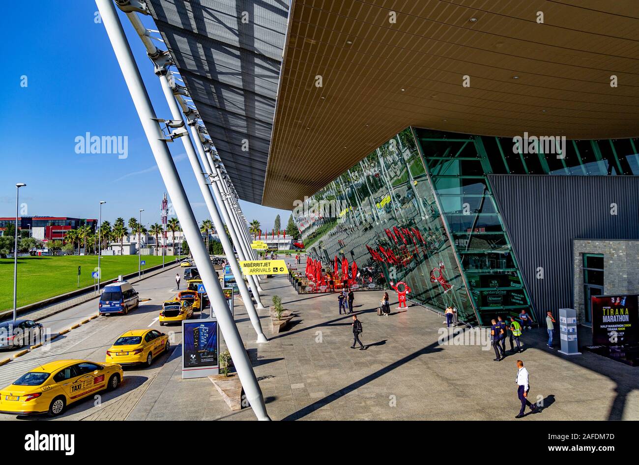 Aeroporto Internazionale di Tirana Nene Tereza, noto anche come il Rinas Aeroporto Internazionale, questo è in Albania il principale aeroporto internazionale. Foto Stock