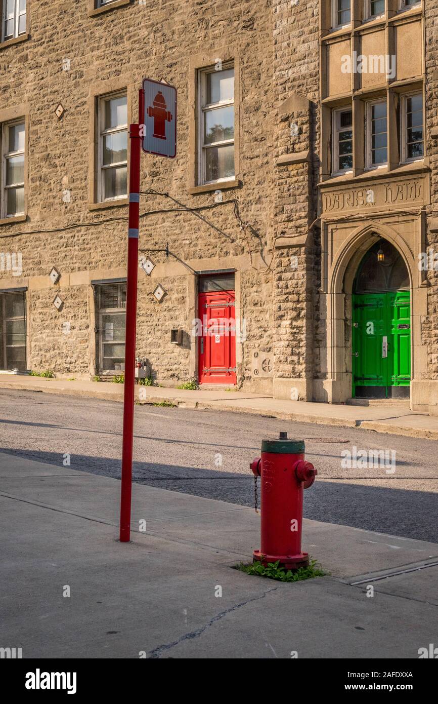 Il rosso e il verde delle porte Foto Stock