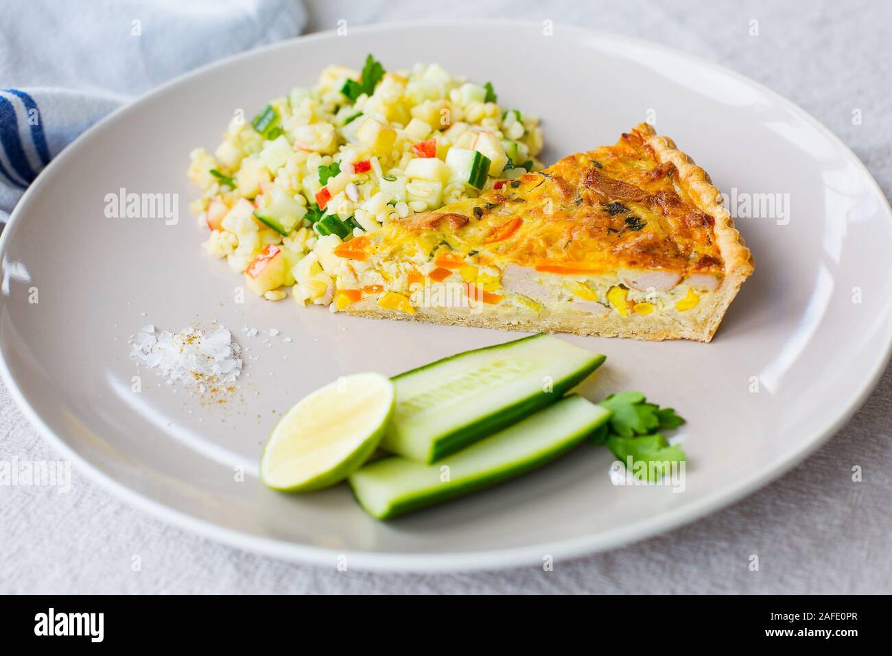 pasto principale quiche appena sfornate Foto Stock
