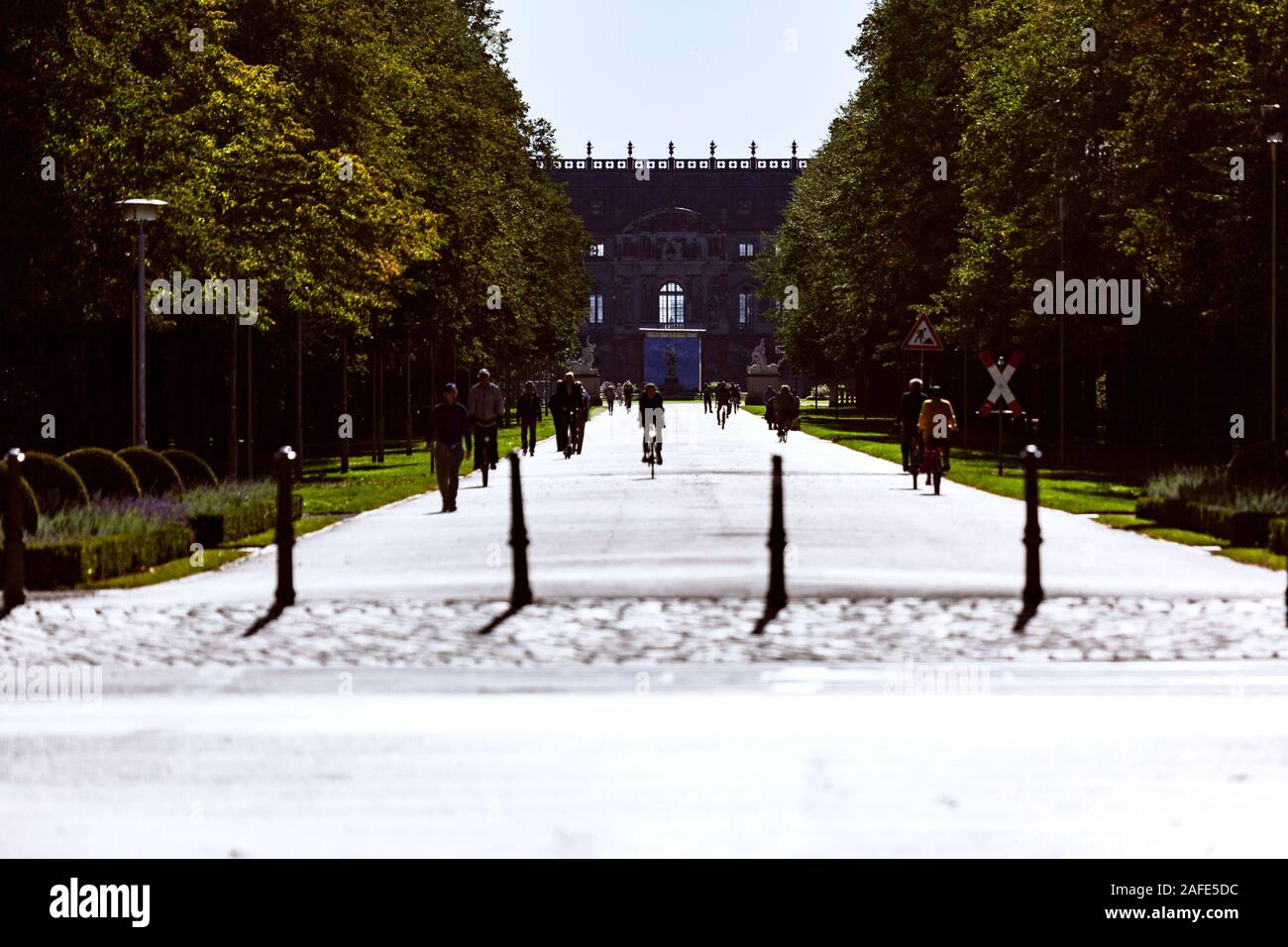 Hauptallee e il barocco palazzo estivo Palais Großer Garten in Dresden Foto Stock