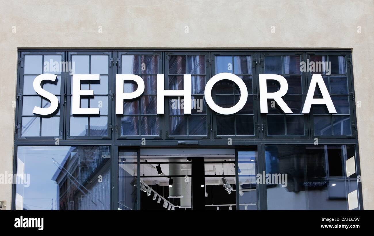 Copenhagen, Danimarca - 4 Settembre 2019: Close-up della Sephora negozio di cosmetici segno. Foto Stock