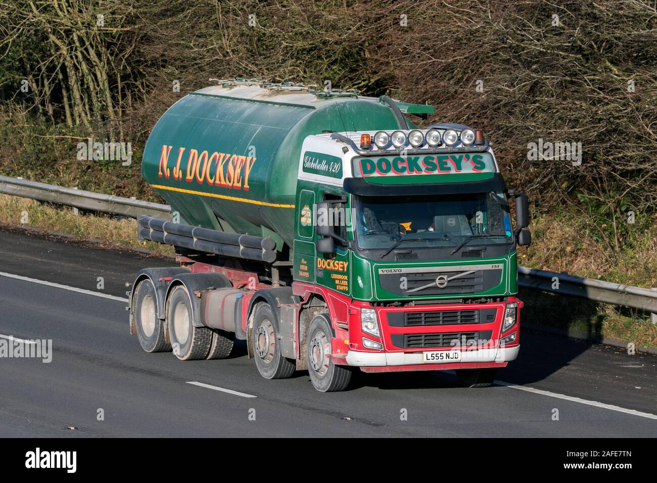 N. J. Docksey tanker servizi di trasporto la guida sulla M61 Autostrada vicino a Manchester, Regno Unito Foto Stock