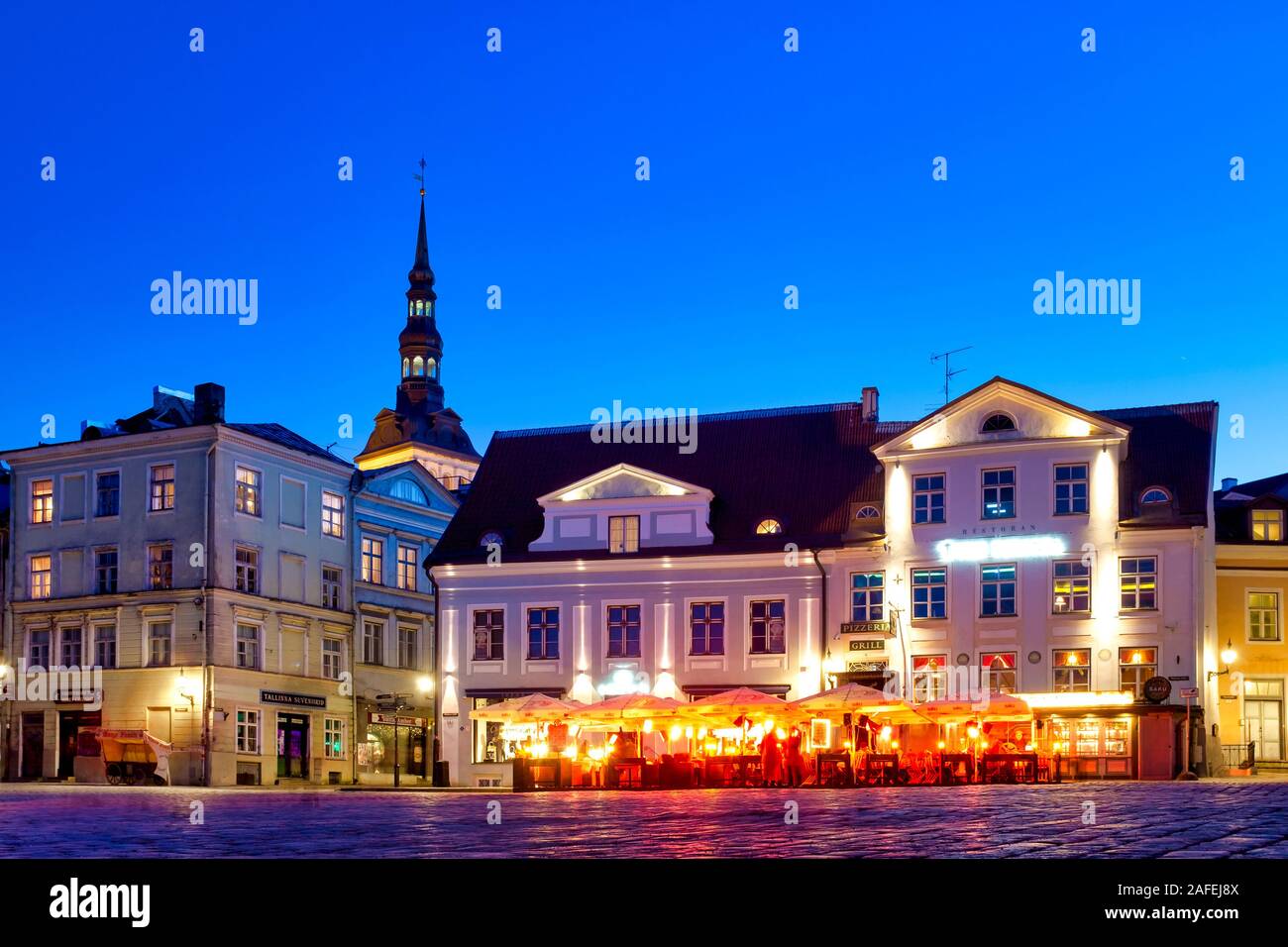 Raekoja plats (Piazza Municipio), Tallinn, Estonia Foto Stock