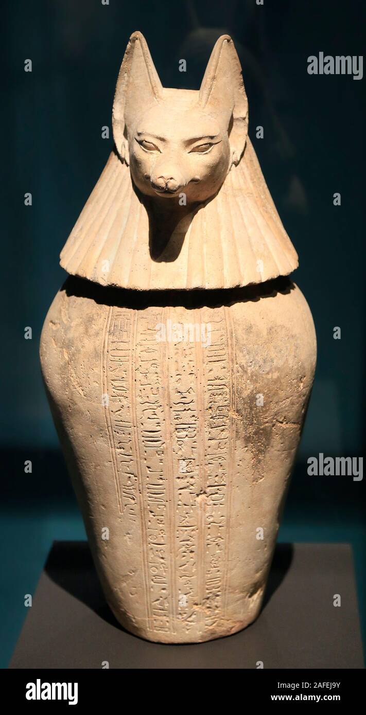 CanopicEgyptian jar della mummia. Una volta rimosso dal corpo, gli organi sono stati posti all'interno di questo vaso ornamentali. Foto Stock