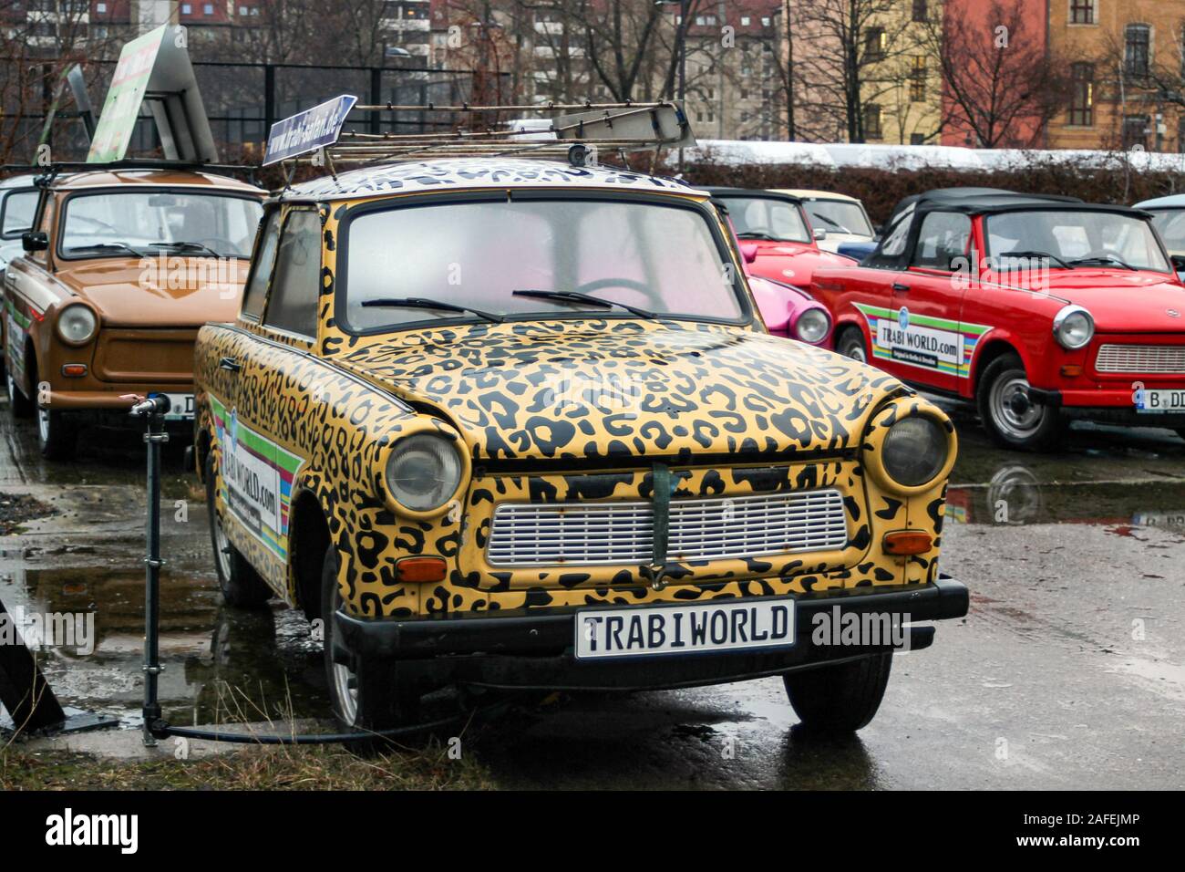 Leopard spotted Trabant a Trabi mondo Trabant Museum di Berlino in Germania Foto Stock