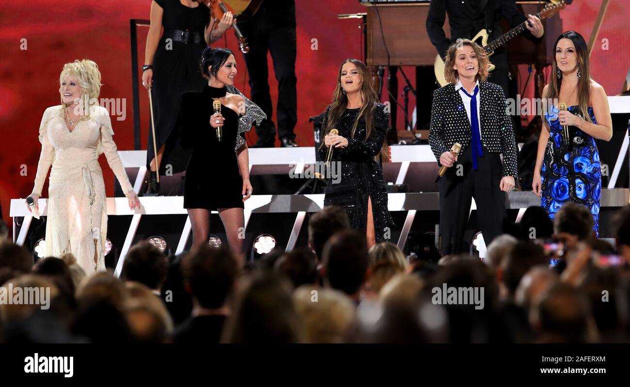 CMA Awards 2019 Mostra alla Bridgestone Arena di Nashville TN con: Dolly Parton, Amanda Shires, Maren Morris, Brandi Carlile, Natalie Hemby dove: Nashville, Tennessee, Stati Uniti quando: 14 Nov 2019 Credit: Judy Eddy/WENN.com Foto Stock