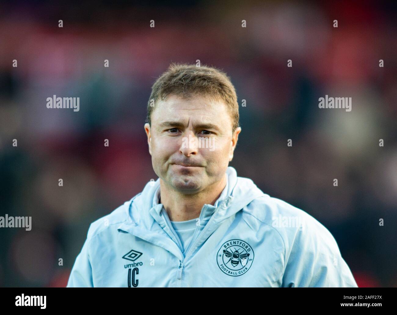 Londra, Regno Unito. Xiv Dic, 2019. Brentford la prima squadra portiere coach Inaki Cana Pavon prima il cielo di scommessa match del campionato tra Brentford e Fulham al Griffin Park, Londra, Inghilterra il 14 dicembre 2019. Foto di Andrea Aleksiejczuk/prime immagini multimediali. Credito: prime immagini multimediali/Alamy Live News Foto Stock