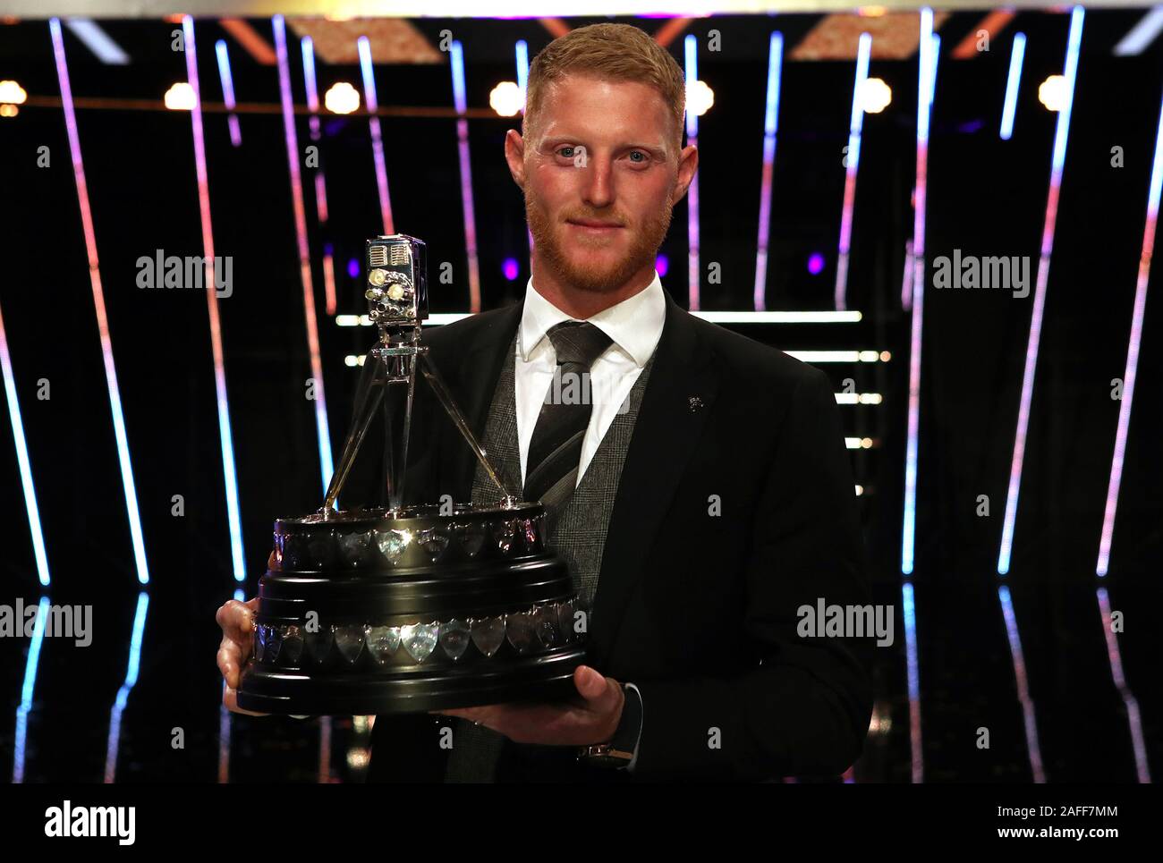 Ben Stokes pone con la BBC Sports Personalità del premio di anno durante la BBC Sports personalità dell'anno 2019 all'P&J Live, Aberdeen. Foto Stock