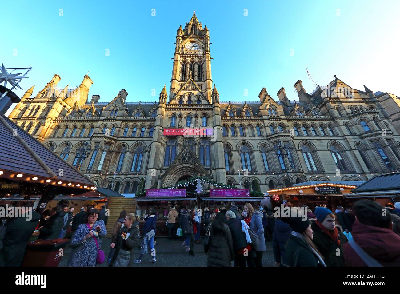 Mercatini di Natale, Municipio di Manchester, Albert Square, Manchester, Inghilterra, Regno Unito, M2 5DB Foto Stock