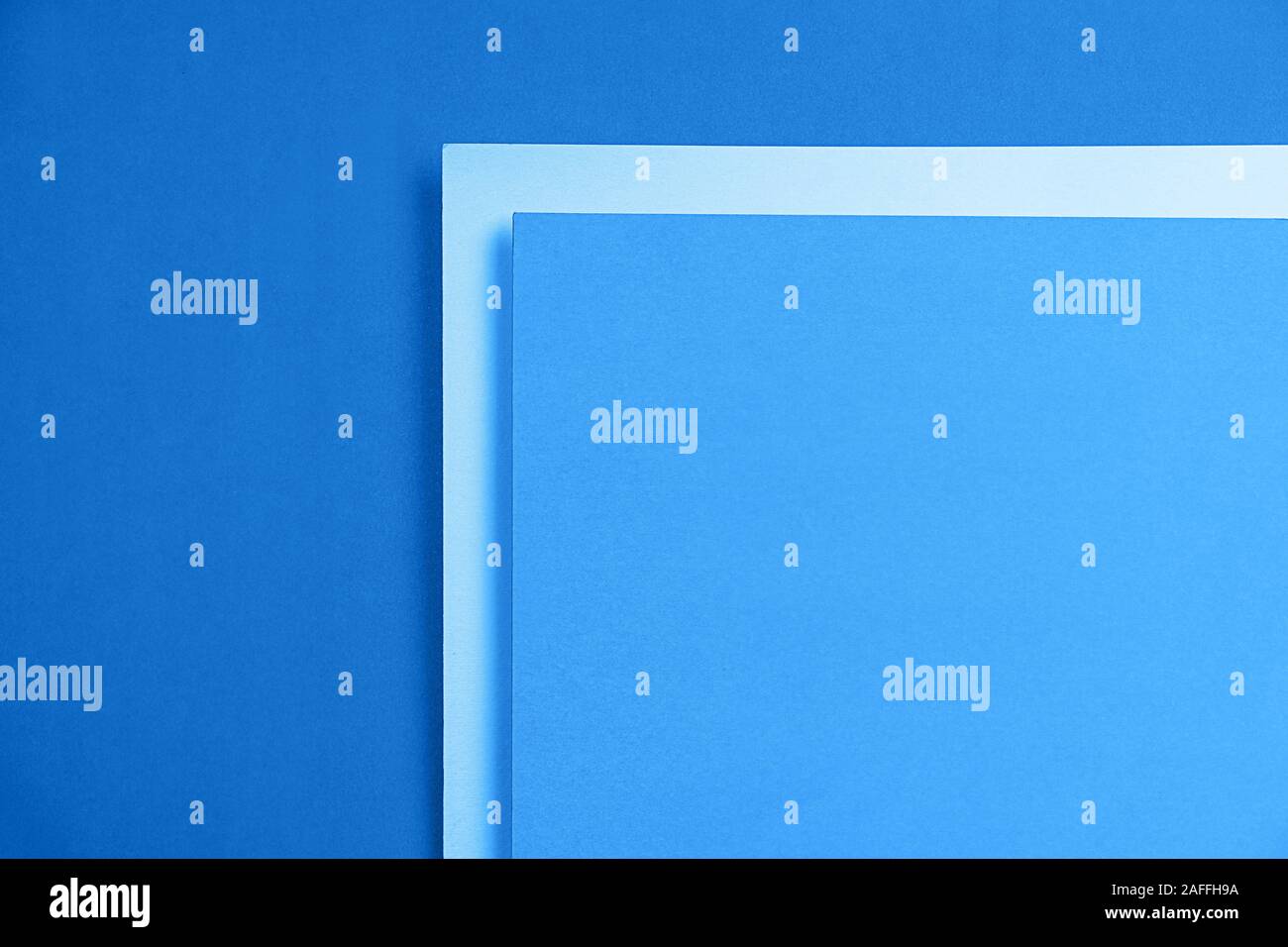 Blu classico 2020 iscrizione. Gradiente di tavolozza di colori. Alla moda di carta multicolore sfondo da un cartoncino di diversi colori. Copia dello spazio. Foto Stock