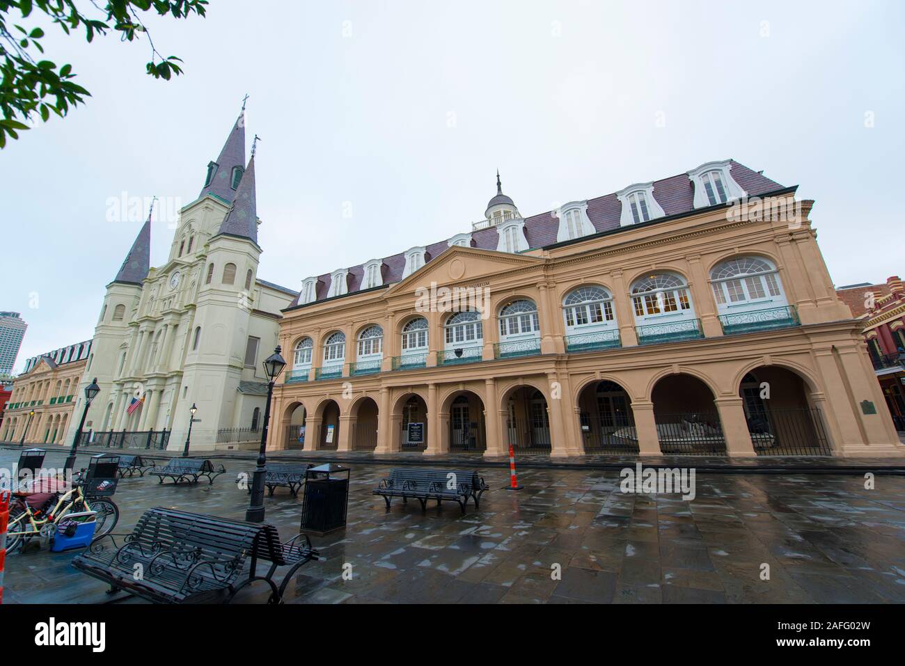 Cattedrale di San Louis e la Louisiana State Museum al Quartiere Francese di New Orleans, in Louisiana, Stati Uniti d'America. Foto Stock