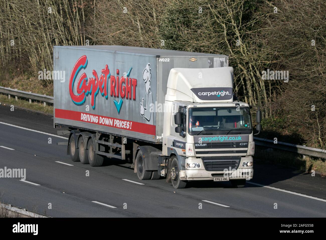 Carpetright Haulage furgoni, camion, trasporto, carrello, operatore cargo, DAF Veicoli commerciali, trasporti, industria, M6 a Lancaster, Regno Unito Foto Stock