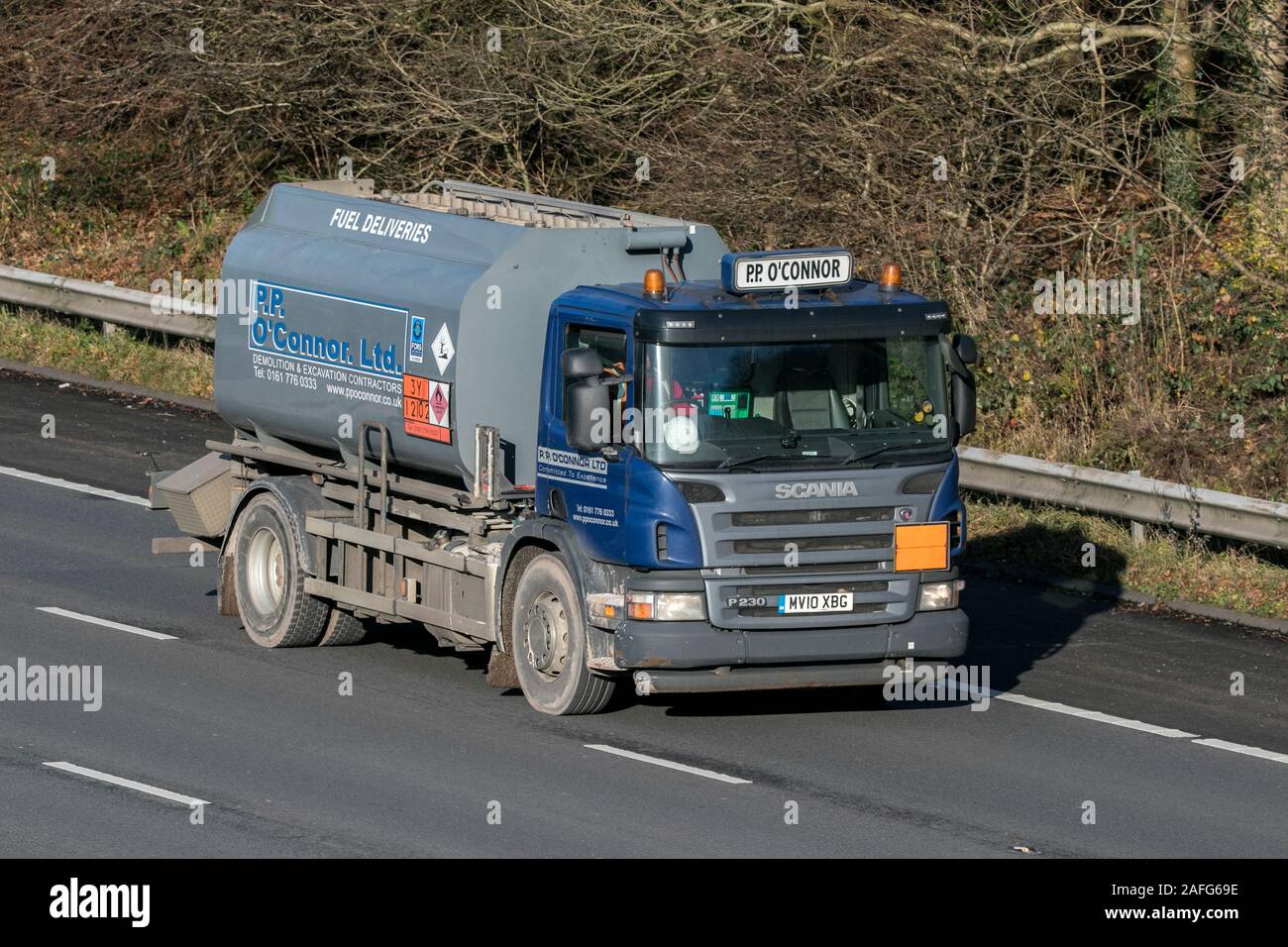 PP O'Connor demolizione appaltatori Scania corpo rigido della guida su M61 Autostrada vicino a Manchester, Regno Unito Foto Stock